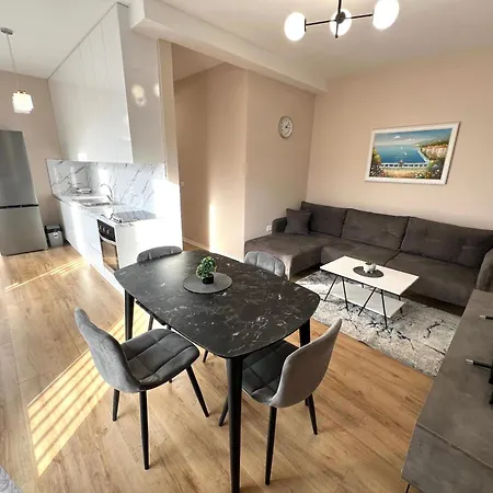 Neal Apartment *